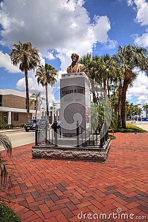 Controversial Robert E. Lee monument in downtown Fort Myers Editorial Stock Photo